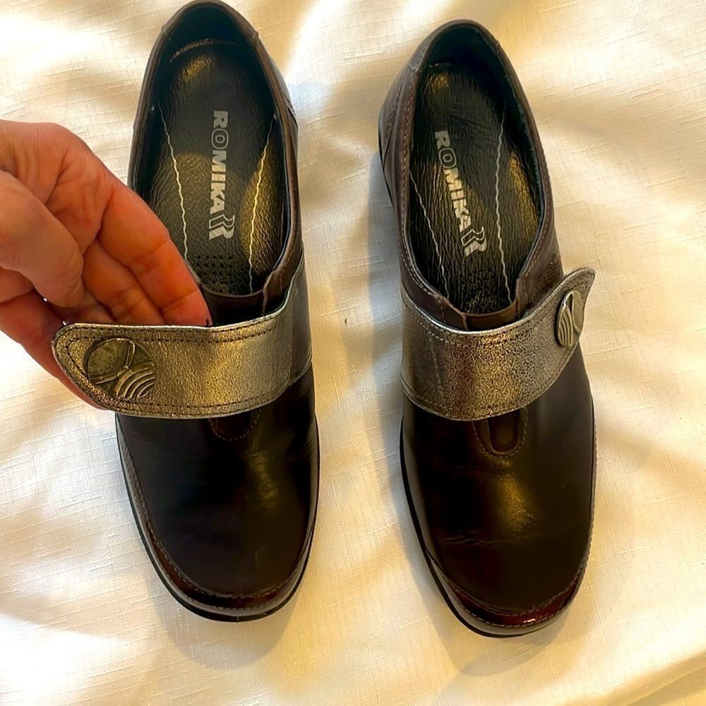 ROMIKA LEATHER MOCHA, PEWTER AND COPPERY BROWN BACK AND FRONT TOE SHOES. NEW